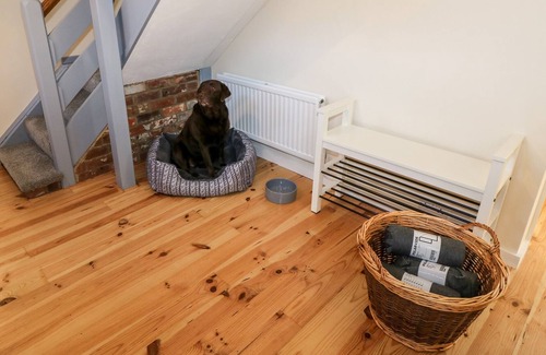 Newport House | BUGLE COTTAGE, pet friendly, character holiday cottage in Carisbrooke