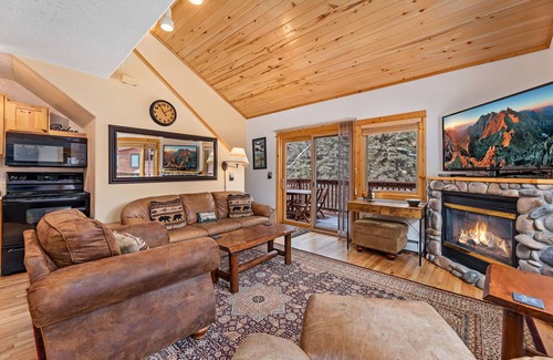 Fall River Estates Condo | Bugle Pointe A04 (Private Hot tub) River Views!