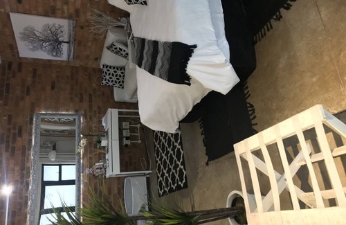 Greater Johannesburg Metropolitan Area Apartment | Building of manual workers