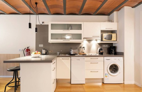 El Raval Apartment | Building with lift by Ramblas! Unbeatable location!