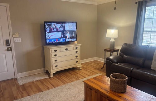 Starkville Apartment | Bully's Retreat is a charming 2-bedroom apartment in vibrant Starkville