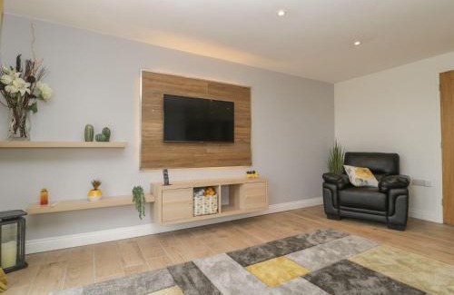 Axminster House | Bumble Bee Retreat