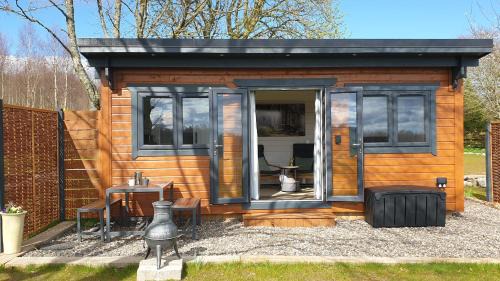 Forfar Apartment | Bumblebee Cabin and Barn Owl Cabin at Redroofs