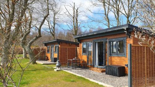 Forfar Apartment | Bumblebee Cabin and Barn Owl Cabin at Redroofs