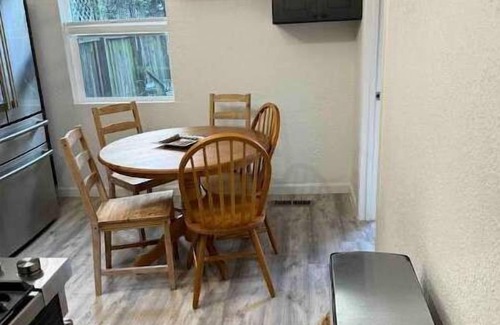 West Oakland House | Bumblebee House - NEW 30% OFF Feb March Apr May June July Aug Sept Central Heat