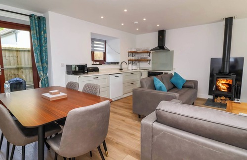 Parkham Cottage | BUMBLEBEE MEADOWS, pet friendly, with open fire in Bideford