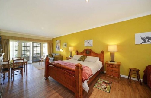 Bundanoon Cabin | Bundanoon Lodge - Stay at this beautiful property where you and your family and friends can enjoy quality time in the NSW Southern Highlands
