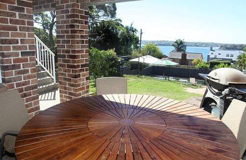 Bundeena House | Bundeena Base Art House
