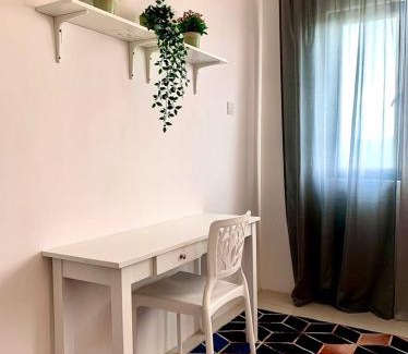 Batu Buruk Apartment | Bunga Homestay Sea View