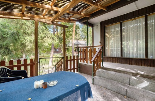 Quitzdorf am See House | Bungalow '14 - Finnhütte' with Private Terrace and Shared Garden