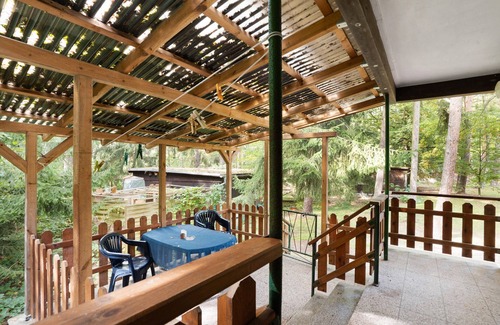 Quitzdorf am See House | Bungalow '14 - Finnhütte' with Private Terrace and Shared Garden