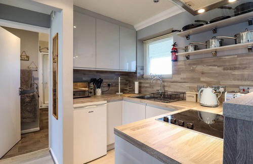 Corton House | BUNGALOW 14, pet friendly, with pool in Corton