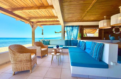 Ghisonaccia Villa | Bungalow 59 - Mini Villa on the beach "feet in the water