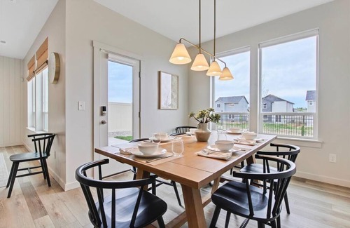 Meridian House | Bungalow at Meridian - 4 Bedroom Home - Park Setting