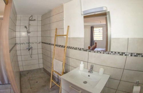 Petite-ÃŽle House | bungalow avec piscine chauffée.