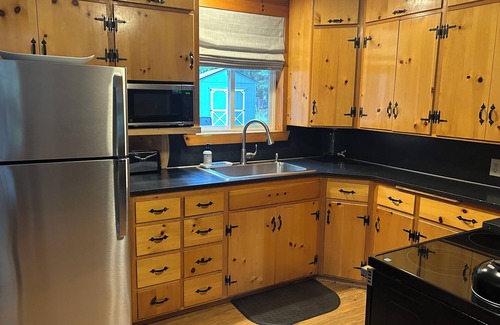 Nordman House | Bungalow & Bunk House, Sleeps 10, Close to Lake