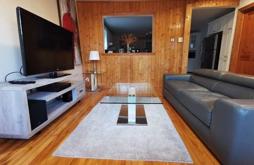 Longueuil House | Bungalow de caractère proche Montréal et commerces