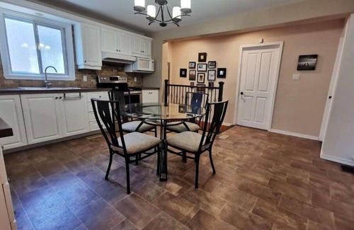 Longueuil House | Bungalow de caractère proche Montréal et commerces
