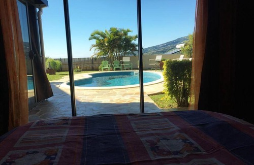 Sainte-Clotilde House | Bungalow des pensées piscine chauffée 28°