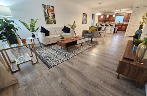 Lawsona - Fern Creek House | Bungalow DT by Lake Eola KIA center Sleeps 12