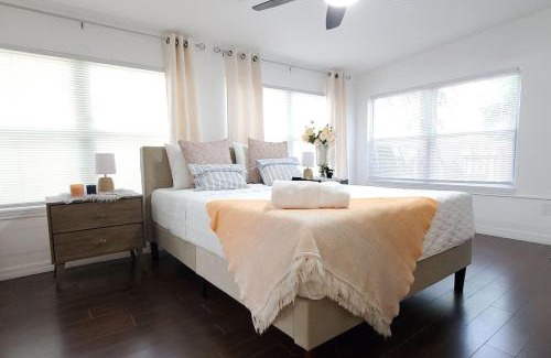 Lawsona - Fern Creek House | Bungalow DT by Lake Eola KIA center Sleeps 12