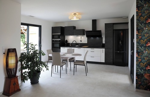 Villeseque House | Bungalow fully equipped 2 bedrooms air conditioning swimming pool petanque quiet