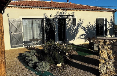 Villeseque House | Bungalow fully equipped 2 bedrooms air conditioning swimming pool petanque quiet
