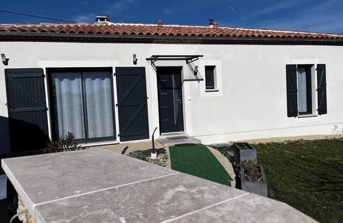 Villeseque House | Bungalow fully equipped 2 bedrooms air conditioning swimming pool petanque quiet