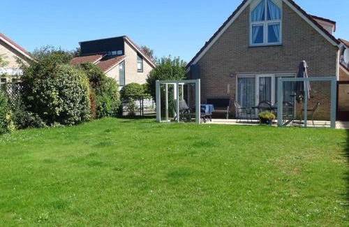Breskens House | Bungalow in Breskens near Beach & Lighthouse