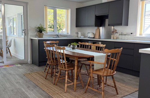 Lanner House | Bungalow in Heart of Cornwall
