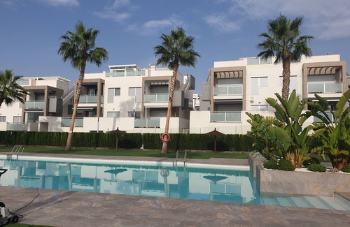 Los Altos House | Bungalow in Torrevieja Punta Prima. WIFI and pool. Close to beach and golf