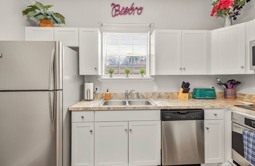 Tallahassee House | Bungalow mins from College/Mid/Down-towns