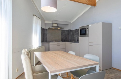 Domburg House | Bungalow near North Sea Beach with Garden