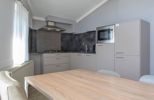 Domburg House | Bungalow near North Sea Beach with Garden