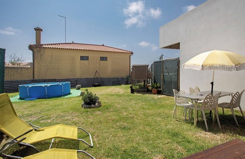 Lourinha House | Bungalow 'Praia' with Shared Garden and Wi-Fi