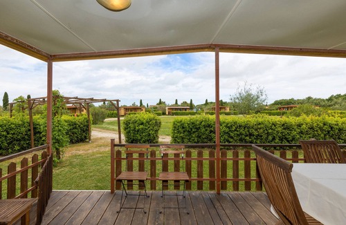 Bibbona House | Bungalow 'Stella 1' with Shared Pool, Private Terrace and Air Conditioning