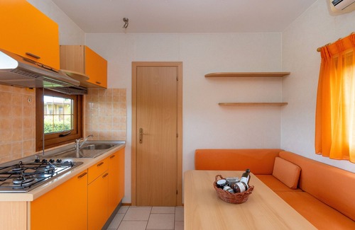 Bibbona House | Bungalow 'Stella 2' with Shared Pool, Private Terrace and Air Conditioning