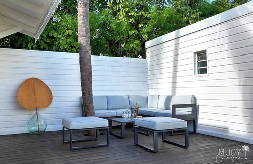 Etang Sale Les Bains House | BUNGALOW with heated swimming pool and garden 5 minutes from the beach