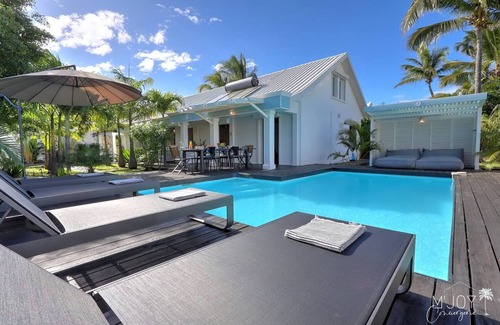 Etang Sale Les Bains House | BUNGALOW with heated swimming pool and garden 5 minutes from the beach