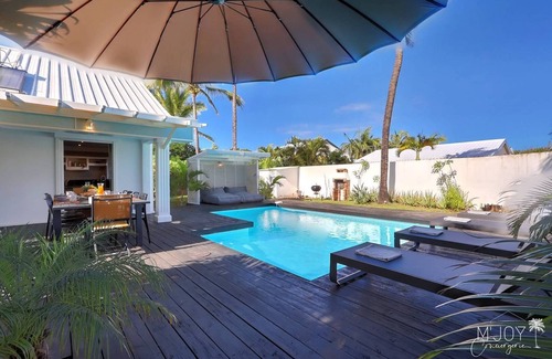 Etang Sale Les Bains House | BUNGALOW with heated swimming pool and garden 5 minutes from the beach