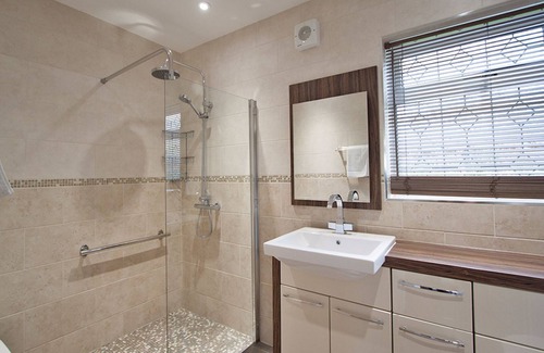 Alford House | Bungalow with two doubles (twins by arrangement) and one single cabin bed.