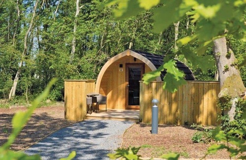 Alford House | Bungalow with two doubles (twins by arrangement) and one single cabin bed.