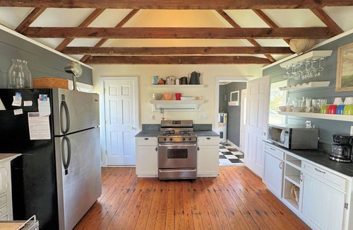 Chincoteague House | Bunting House - Waterfront w/Shared Dock - Close to town . Pet friendly.
