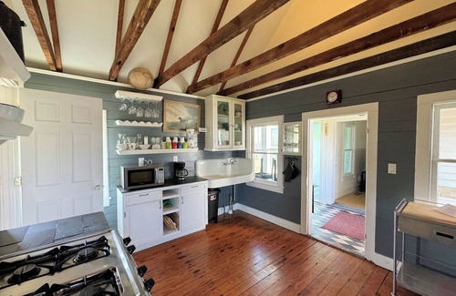 Chincoteague House | Bunting House - Waterfront w/Shared Dock - Close to town . Pet friendly.