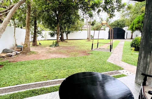 Hikkaduwa House | Bunty Residence Ambalangoda, 3 minutes walking to Madampe beach & green garden.