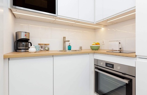 Wola Apartment | Burakowska 16 | Elegant studio | SmartTV