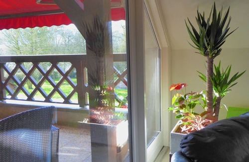Pontoux Apartment | Burgundy apartment with balcony, near Beaune, Dijon, Dole, quiet location