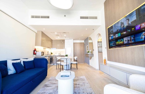 Nad Al Sheba Apartment | Burj Khalifa View - Pool, Gym - 10 Min To Downtown