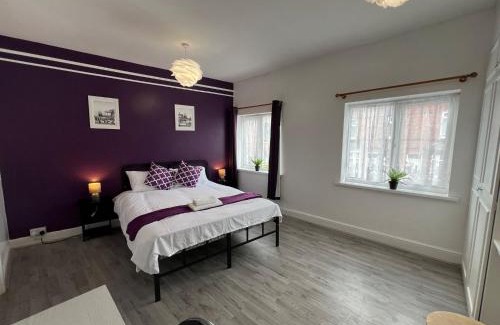 West Bromwich House | Burlington House - Luxury Home for Contractors