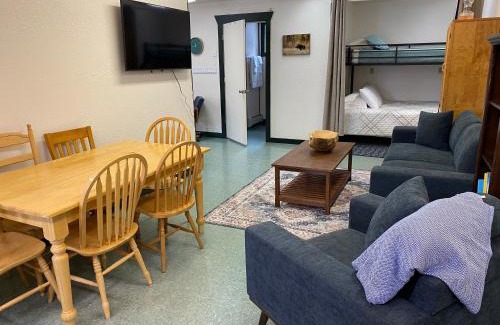 Tok Hotel | Burnt Paw